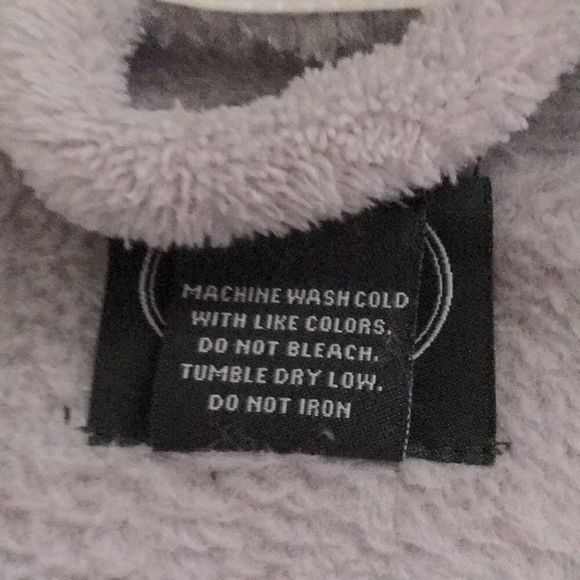 Laura Ashley gray bathrobe size medium. - Picture 5 of 6